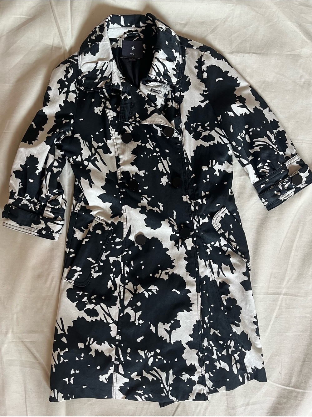 Forever 21 Black and White Abstract Print Jacket. Size Small